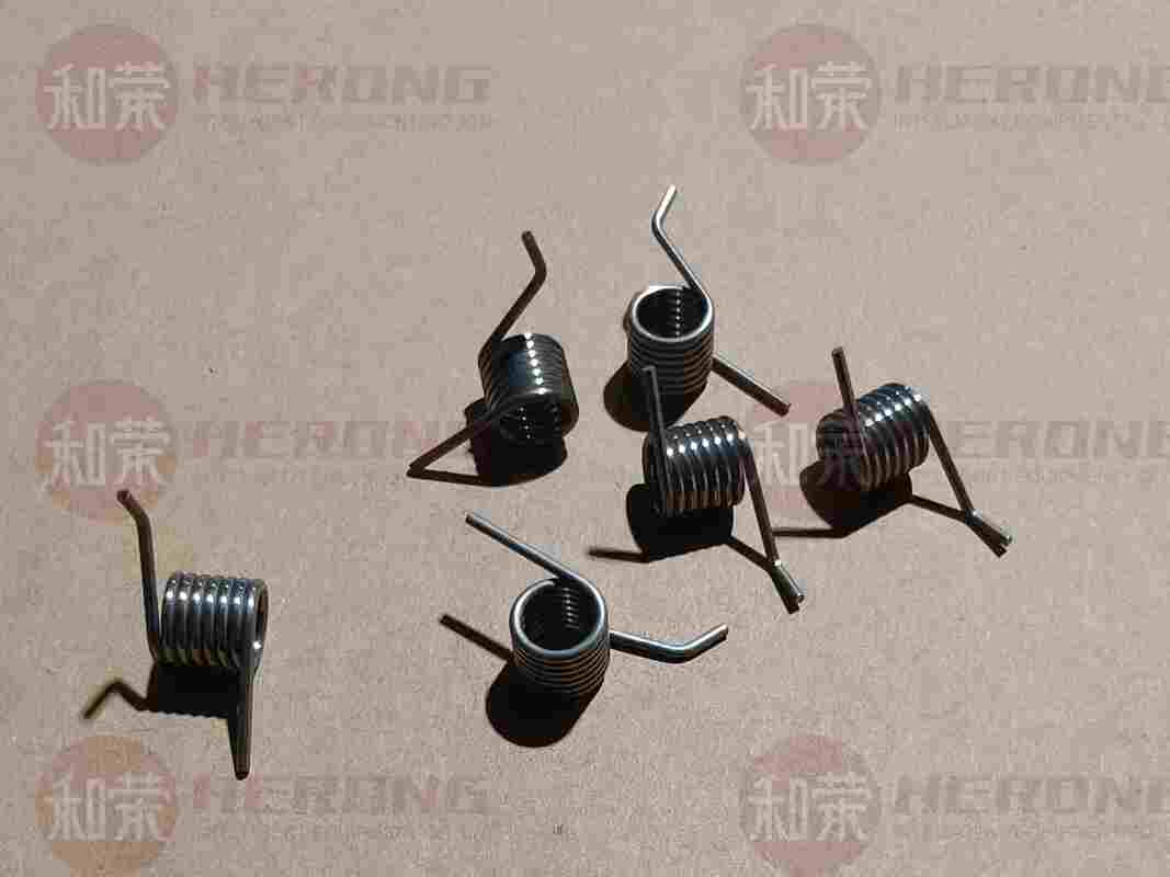 فنر پیچشی سمت راست جدید با کیفیت بالا برای قطعات تعویض دستگاه خودپرداز Hyosung CDU CDU Carriage 1.4+0D10.5*11.2L*7N